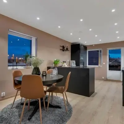 Upgraded 3 bedroom apartment