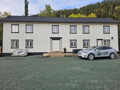 a house with a car parked in front of it at Stort hus med 2 leiligheter til leie på Lundamo, Perfekt for større grupper! in Melhus