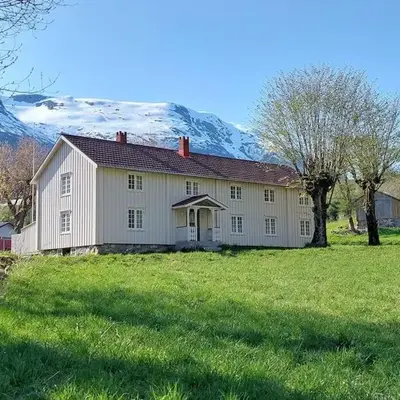Jovollstua i Eresfjord med båt til leie