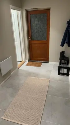 a room with a door with a mat in front of it at Hus i Syvde in Sylte