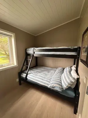 a room with a bunk bed in a house at Hytte v Farstadsanden Anders sandvigsvei 9 in Julshamn