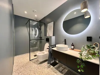 a bathroom with a toilet and a sink and a mirror at Unik funkisbolig leies ut til ski-VM in Lund