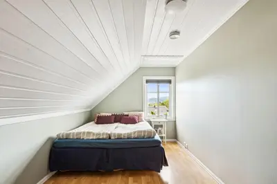 a bed in a room with a white ceiling at Sentral enebolig til utleie under Ski VM 2025 in Trondheim
