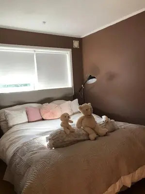two teddy bears sitting on top of a bed at Rekkehus til leie for ski-VM 2025! I nærheten av VM-arenaen! in Trondheim