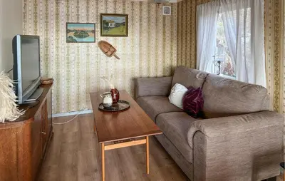 a living room with a couch and a table at Cozy Home In Nerlandsøya Grunnkrets in Kvalsvik