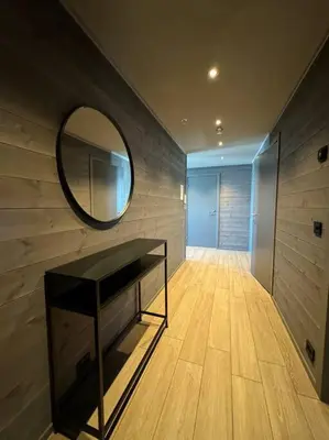 a room with a mirror and a table in front of a wall at Riddertunets utsikt til Mugnetind in Beitostøl