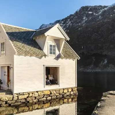 Exclusive fjord getaway with sauna
