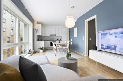 a living room with a couch and a large tv at Eksklusiv byleilighet med utsikt i Trondheim Sentrum in Trondheim
