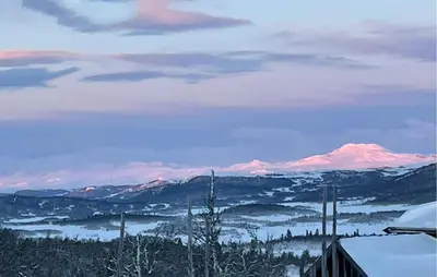 a view of a valley with snow capped mountains at Fantastisk Hytte På Lenningen in Etnedal