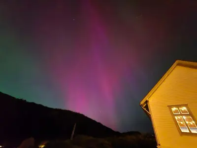 a house with the aurora in the sky at Casa Grend in Kvam