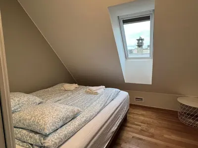 a bedroom with a bed and a window at Vetrlidsallmenningen 4 in Bergen