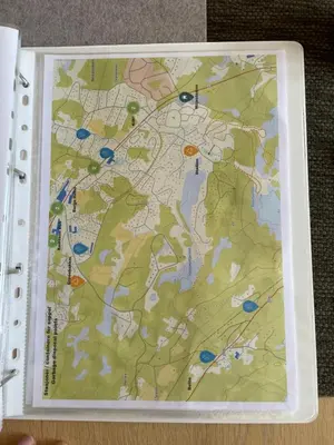 a book with a map of a fantasy at Koselig hytte på Beito in Beitostøl