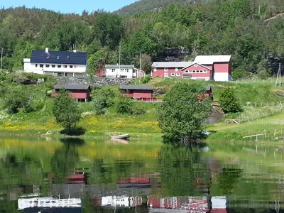 a small town next to a body of water at Vassel gård in Herand