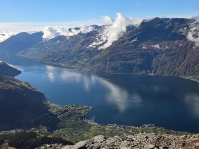 a view of a lake in the middle of a mountain at Vassel gård in Herand