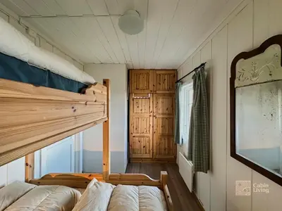 a bedroom with a bunk bed and a closet at Cozy cabin near Geilo & Dagali terrace, grill, fireplace, view & WiFi in Hol