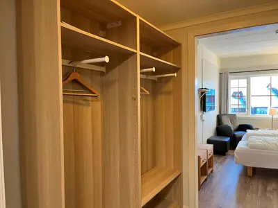 a room with a closet with a bed in it at Bitihorn fjelltind in Beitostøl