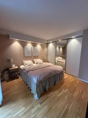 a bedroom with a large bed and a large mirror at Modern and chic city apartment - Bergen City in Bergen