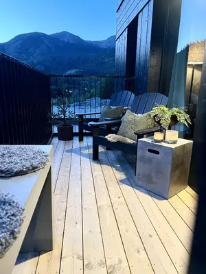 a balcony with a bench and a table with a view at Hemsedal, sengeplass til 8, ski inn ski out in Hemsedal