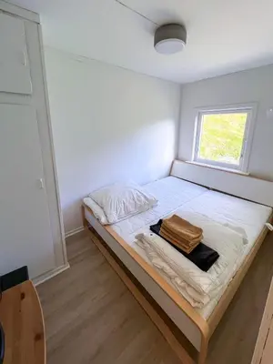 a bed in a small room with a window at FourGotten in Sel