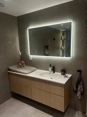 a bathroom with a sink and a mirror at Villa til leie under SKI-VM in Trondheim