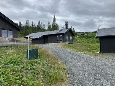 a house on the side of a gravel road at Hjertebo by Norgesbooking - cabin at Spåtind in Nord Torpa