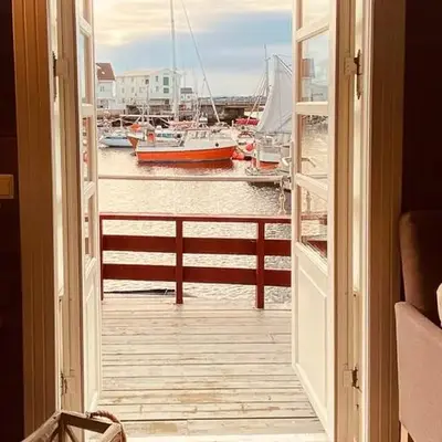 Charming Cabin On Veiholmen's Inner Harbor