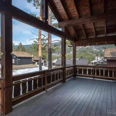 Spacious Log Cabin Near Hardangervidda