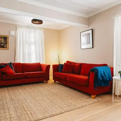 DINBNB Homes l Charming 2-Bedroom Home by the Sea Cozy