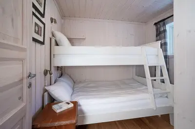 a bunk bed in a tiny house at Skurdalsvegen Ferieleiligheter in Hol