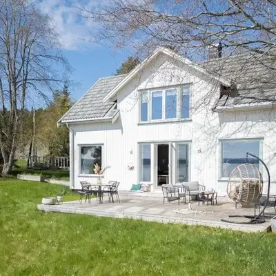 Lovely sea view in modern family house!