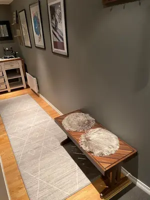 a room with a bench with a rug on the floor at Geilo Gaarden - Geilo sentrum in Geilo