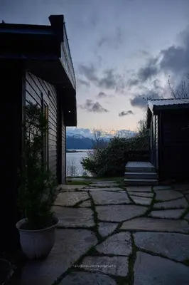 a house with a potted plant next to a walkway at Rjånes Ferie og Konferansesenter in Ørsta