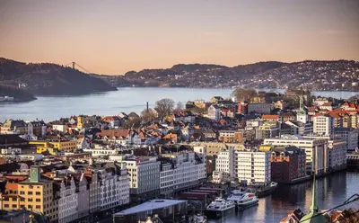 a view of a city with a river and buildings at Bergens Nr1 smau I Enkel innsjekk I Sjøutsikt in Bergen