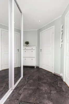 an empty room with two mirrors and a dresser at Hus i Verdal med 3 soverom in Verdal