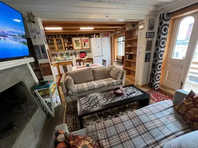 a living room with a couch and a tv at Knirkenheimen in Trondheim