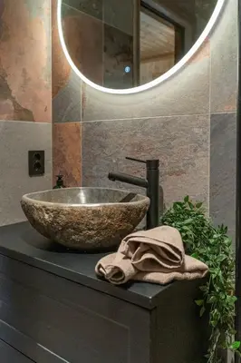 a bathroom with a bowl sink and a mirror at Hydla Mountain Lodge in Stryn