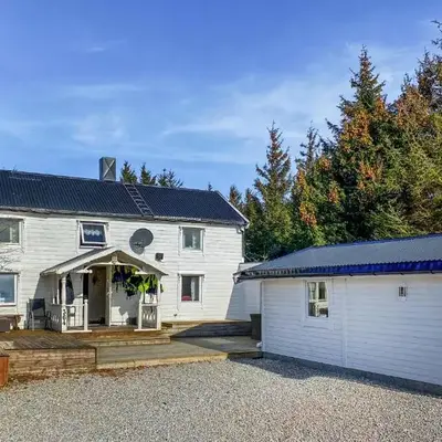 Gorgeous Home In Kverva With Wifi