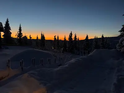 a sunset in the snow with trees in the background at Skeitunet in Svingvoll