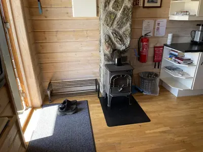 a room with a woodburning stove in a tiny house at Syndinstøga in Ryfoss