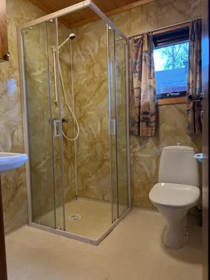 a bathroom with a shower and a toilet at Hafslo hytteutleige Straumane in Hafslo