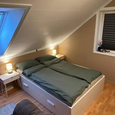 Comfortable room - Double bed - Private bathroom - Free parking - Shared kitchen - Bus stop and store 2 min walk