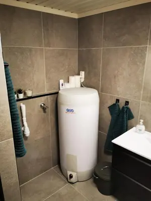 a bathroom with a toilet and a sink at Cozy apartment close to many experiences in Segalstad