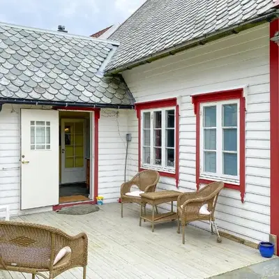 Stunning Home In Runde With Wifi