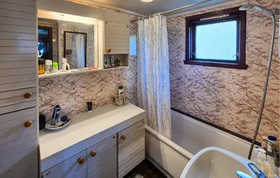 a bathroom with a sink and a window and a tub at Beautiful Home In Urangsvåg in Rolvsnes
