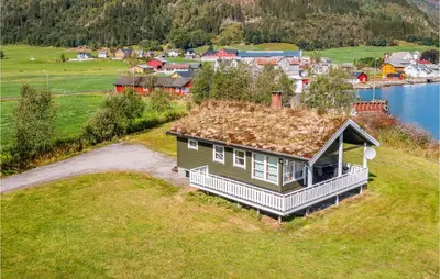 an overhead view of a house with a grass roof at Awesome Home In Fjærland in Fjarland