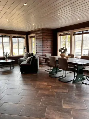 a living room with a couch and a table at Drøm deg bort til fjells Velkommen til en perle av en hytte in Masfjorden