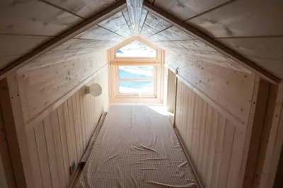 a small room with a window in the middle at Sørbølhytta by Norgesbooking - cabin in Flå, close to Bjørneparken in Flå