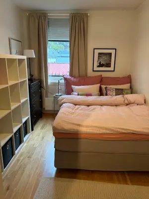 a bedroom with two beds and a window at Leilighet Rjukan sentrum in Rjukan