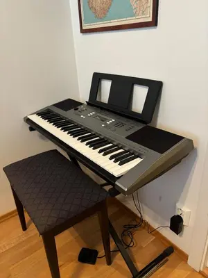 an electronic keyboard sitting on top of a table at Leilighet Rjukan sentrum in Rjukan