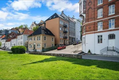 a group of buildings in a city with a green yard at Rålekker 2-roms leilighet in Bergen